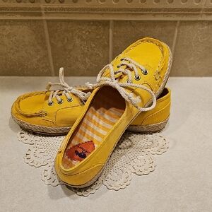 New In Box Women's Rocket Dog Yellow Loafers Flats Size 6
